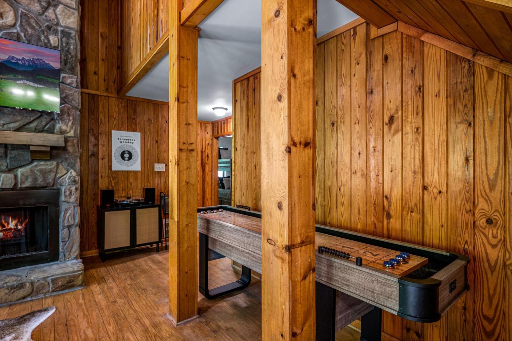 Chalet Escape To Sugar Chalet: The Rustic Modern Retreat Gatlinburg