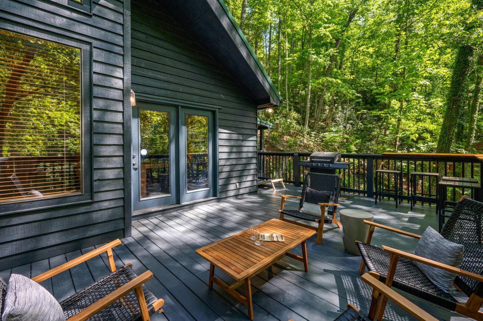 Escape To Sugar Chalet: The Rustic Modern Retreat *